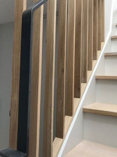 Oak-stair-&-steel-balustrade